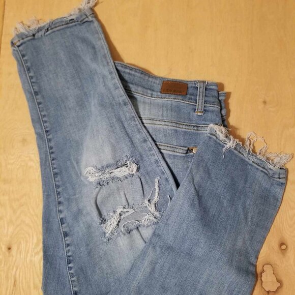 Judy Blue Distressed Denim Capri - Picture 5 of 6